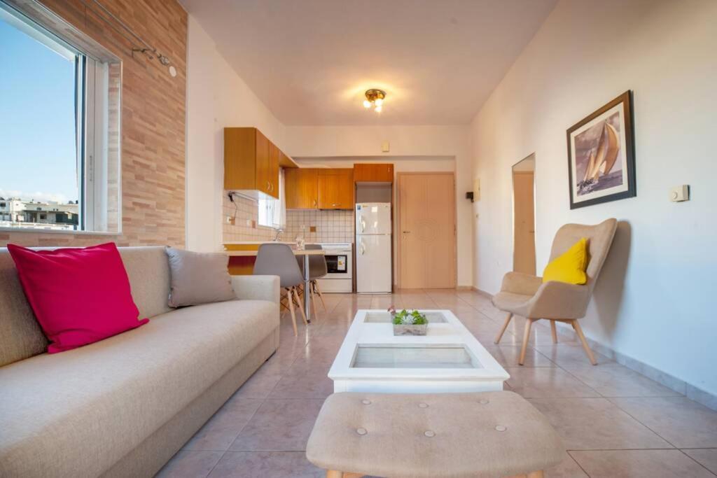 Jenny'S Flat Near The Sea Apartment Galatas  Exterior photo