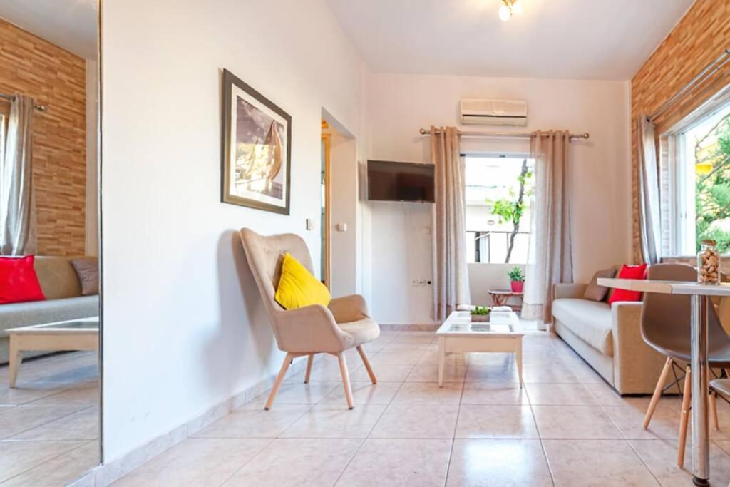 Jenny'S Flat Near The Sea Apartment Galatas  Exterior photo