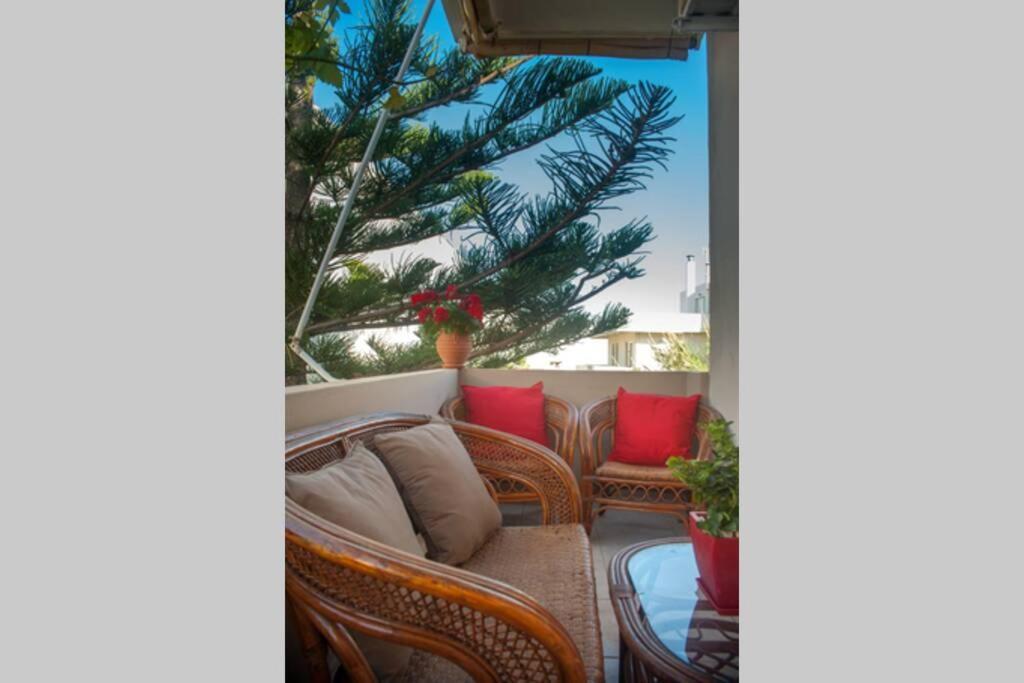 Jenny'S Flat Near The Sea Apartment Galatas  Exterior photo